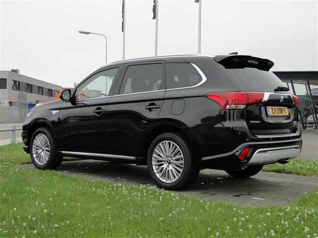 Mitsubishi Outlander 2.4 Phev Intense + I Trekhaak I Schuifd, Auto's, Mitsubishi, 12 maanden, Zwart, Overige brandstoffen, Origineel Nederlands
