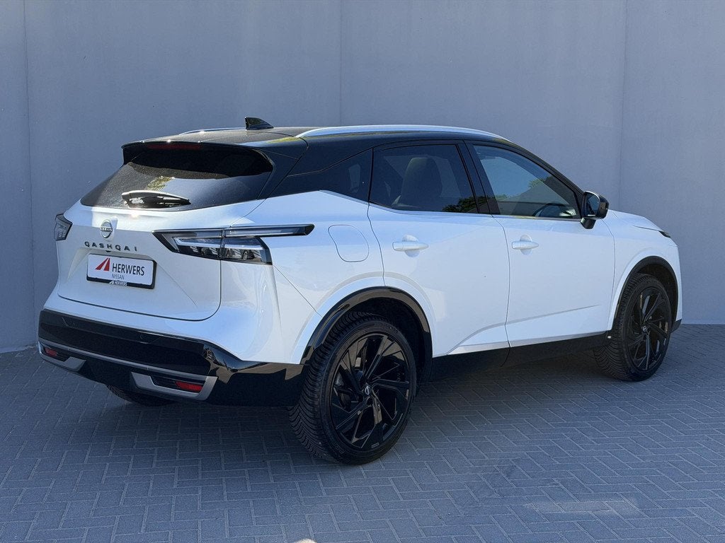 Nissan Qashqai 1.3 MHEV Xtronic Tekna Plus / Panoramadak / F, Euro 6, 4 cilinders, Wit, Bedrijf