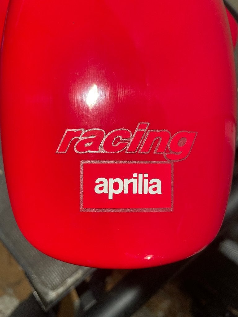 Origineel Voorspatbord Aprilia TUONO in ROOD, Ophalen of Verzenden, Zo goed als nieuw