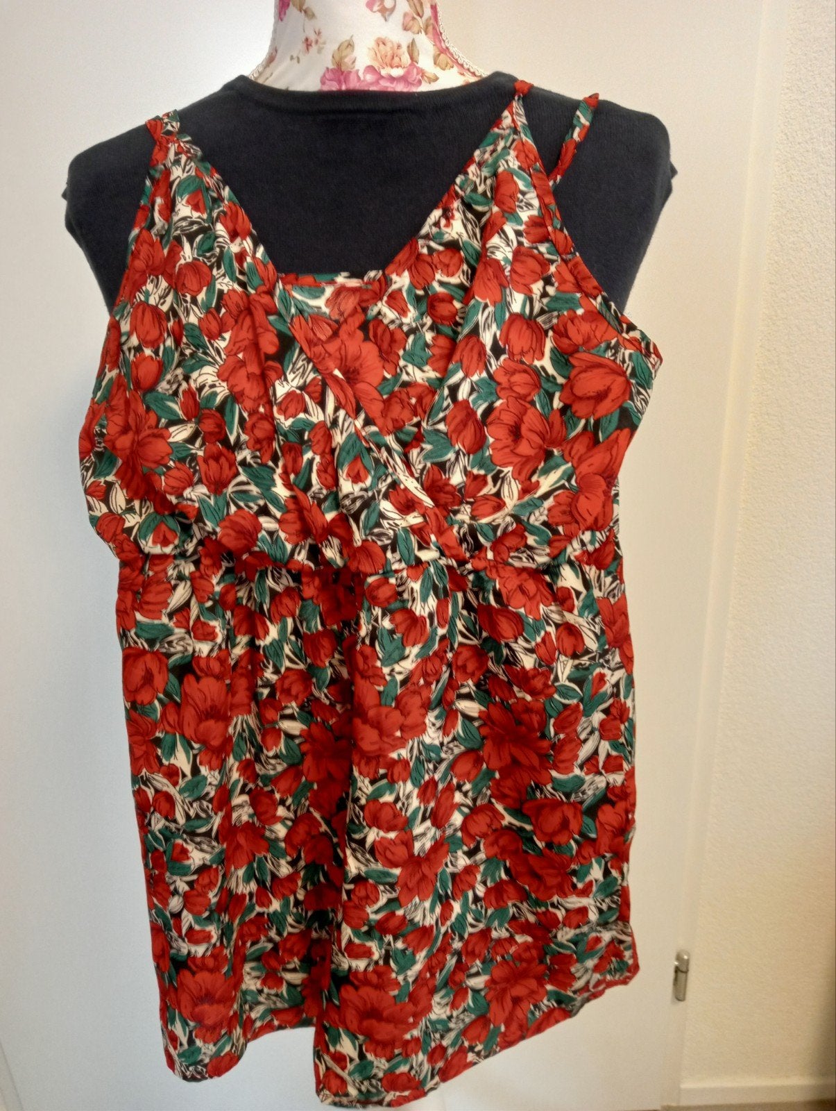 Shein bloemen Jumpsuit, rood met groen, maat M, Maat 38/40 (M), Nieuw, Ophalen of Verzenden, Knielengte