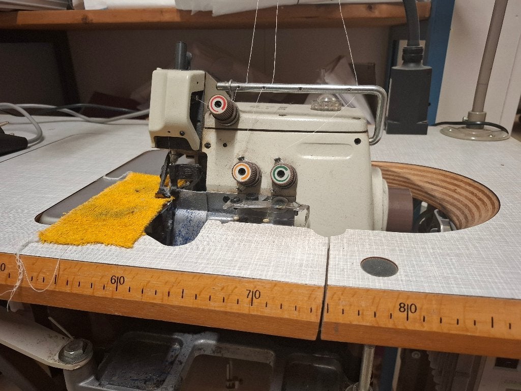Lockmachine met tafel, Hobby en Vrije tijd, Ophalen, Gebruikt, Lockmachine, Industrieel