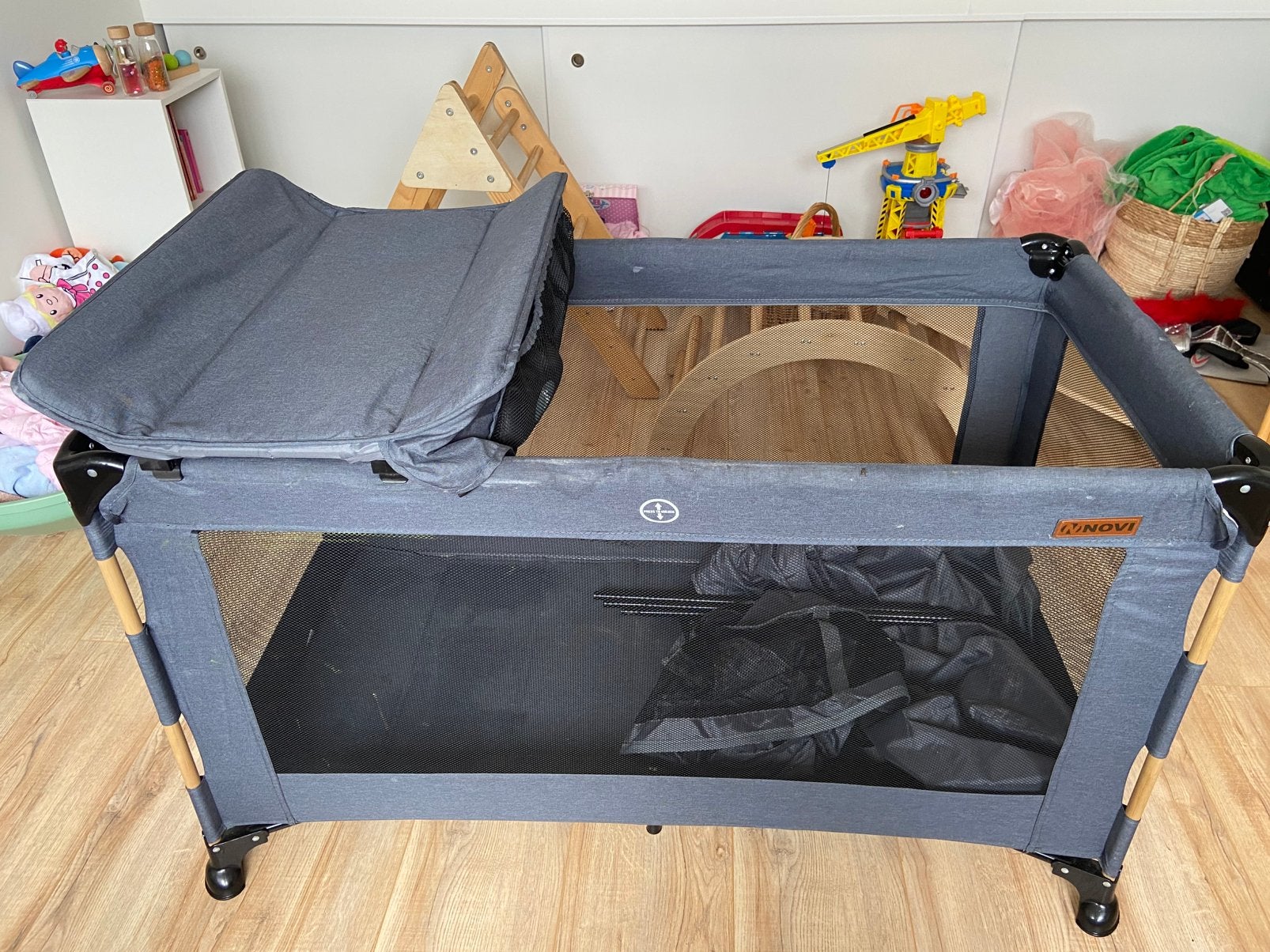 Campingbed Novi Nora Luxe Grijs, Ophalen, Zo goed als nieuw, Reisbedje
