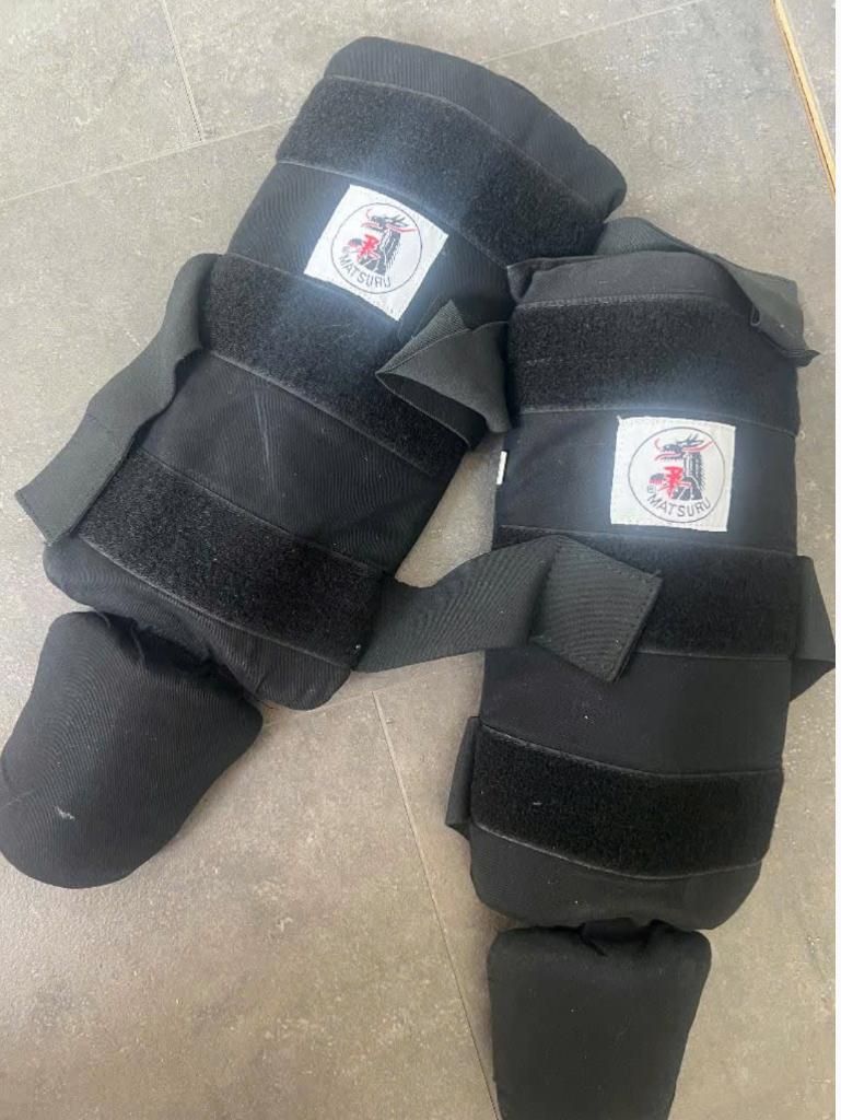 Thaibox kniebeschermers, Sport en Fitness, Vechtsporten en Zelfverdediging, Ophalen, Overige, Vechtsportbescherming, Nieuw