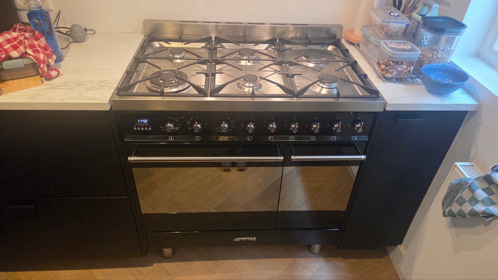 Smeg Fornuis met 6 gaspitten en dubbele oven, Ophalen, Hete lucht, 60 cm of meer, Zo goed als nieuw