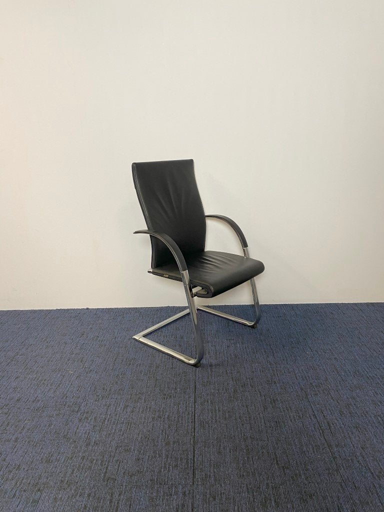 2 x Vergaderstoel Ahrend 350, zwart leer, chrome slede, Ophalen, Gebruikt, Twee, Zwart
