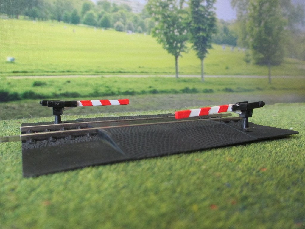 handbediende AHOB spoorweg-overgang/ overweg met halve bomen, Hobby en Vrije tijd, Modeltreinen | H0, Overige merken, Wisselstroom