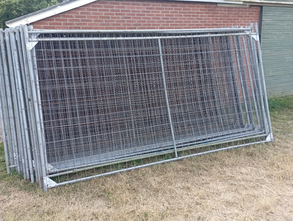 Gebruikte bouwhekken 2x3.5 meter 30 stuks, Tuin en Terras, Schuttingen, Gebruikt, IJzer, 1 tot 2 meter, 3 tot 6 meter, Ophalen