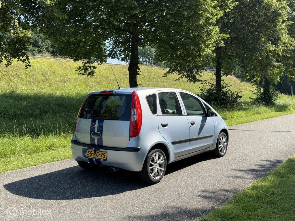 Mitsubishi Colt 1.5 Invite*AUTOMAAT*NAP*CARPLAY*AIRCO, Auto's, Mitsubishi, 970 kg, Stof, Zwart, 4 cilinders