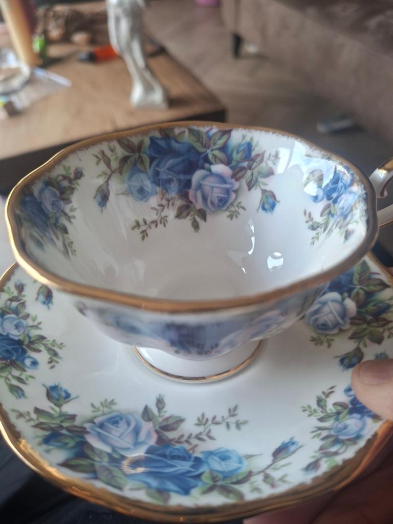 Vintage theekop en schotel met blauwe rozen royal albert, Ophalen of Verzenden