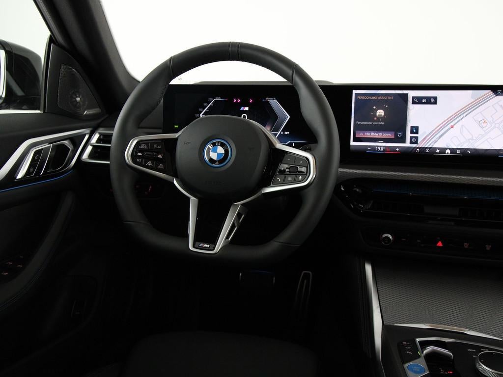 BMW i4 eDrive35 M Sport Edition 70 kWh (bj 2025, automaat), Achterwielaandrijving, Met garantie (alle), 435 min, 1975 kg