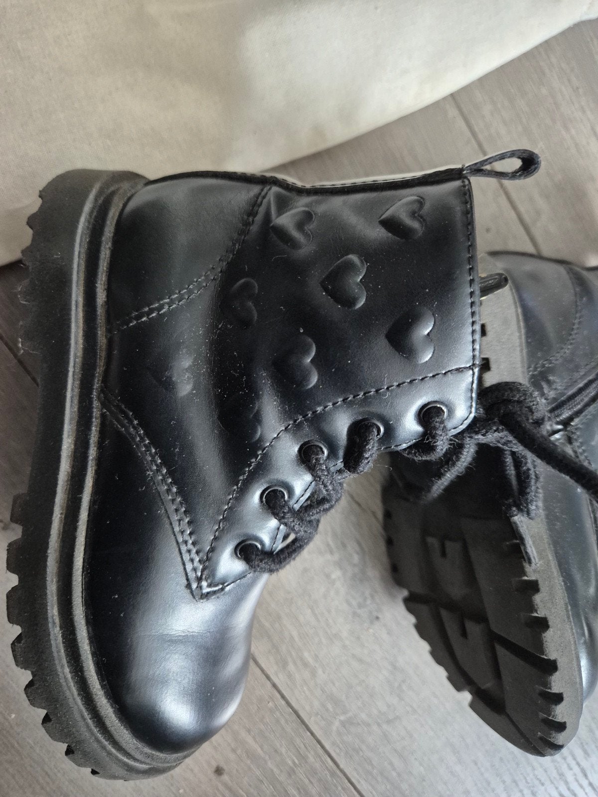 Zara zwarte kinderlaarzen met hartjes, maat 23, Kinderen en Baby's, Kinderkleding | Schoenen en Sokken, Gebruikt, Meisje, Ophalen of Verzenden