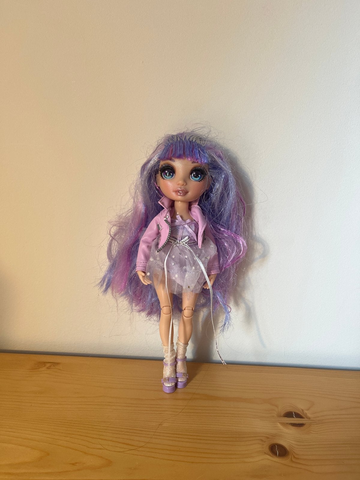 Rainbow High pop met paars haar en outfit, Kinderen en Baby's, Speelgoed | Poppen, Ophalen of Verzenden, Gebruikt, Overige typen