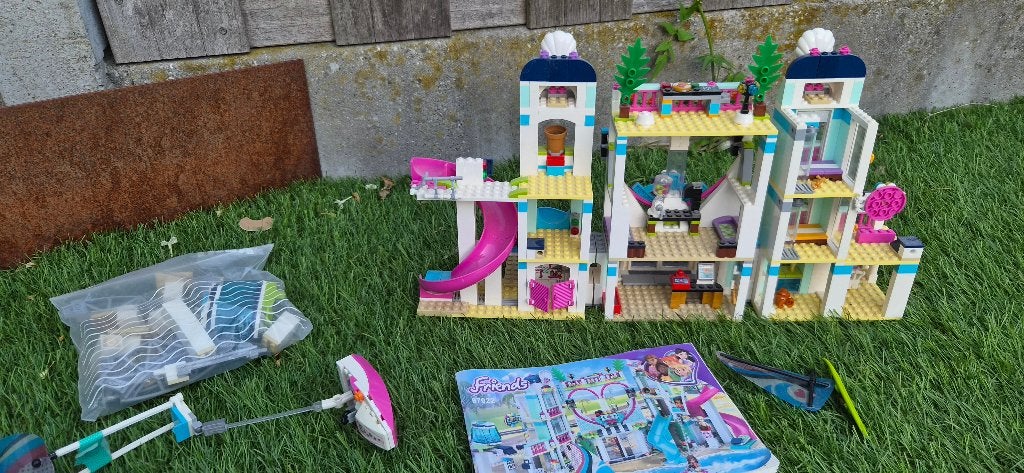 Grote Friends bouwset – Waterpark / Resort (niet orgineel), Kinderen en Baby's, Speelgoed | Duplo en Lego, Gebruikt, Lego, Friends