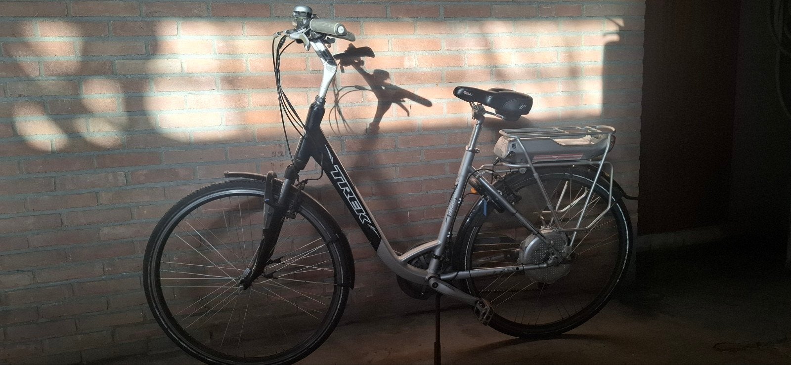 Trek Navigator, elektrische damesfiets, Fietsen en Brommers, Fietsen | Dames | Damesfietsen, Ophalen, Gebruikt, Velgrem, Versnellingen