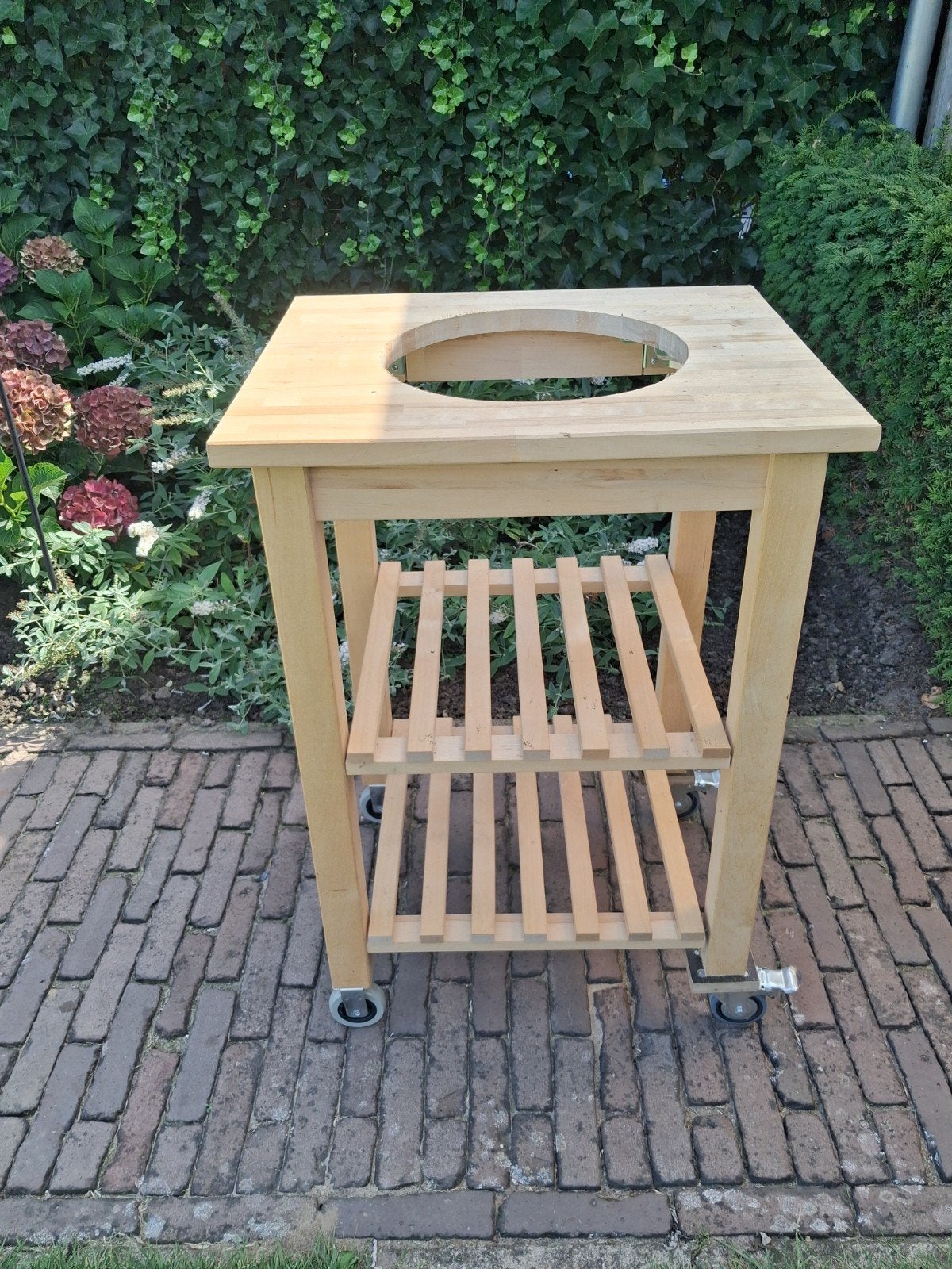 Houten tafel voor mini kamado op wielen, Ophalen