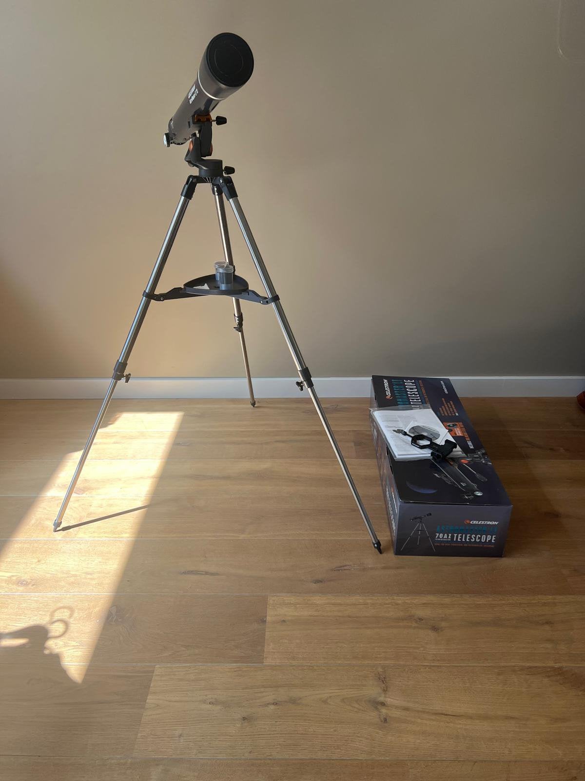 Mooie Celstron Astromaster LT70 telescoop, Ophalen, Zo goed als nieuw, Minder dan 80 mm, Lenzentelescoop (refractor)