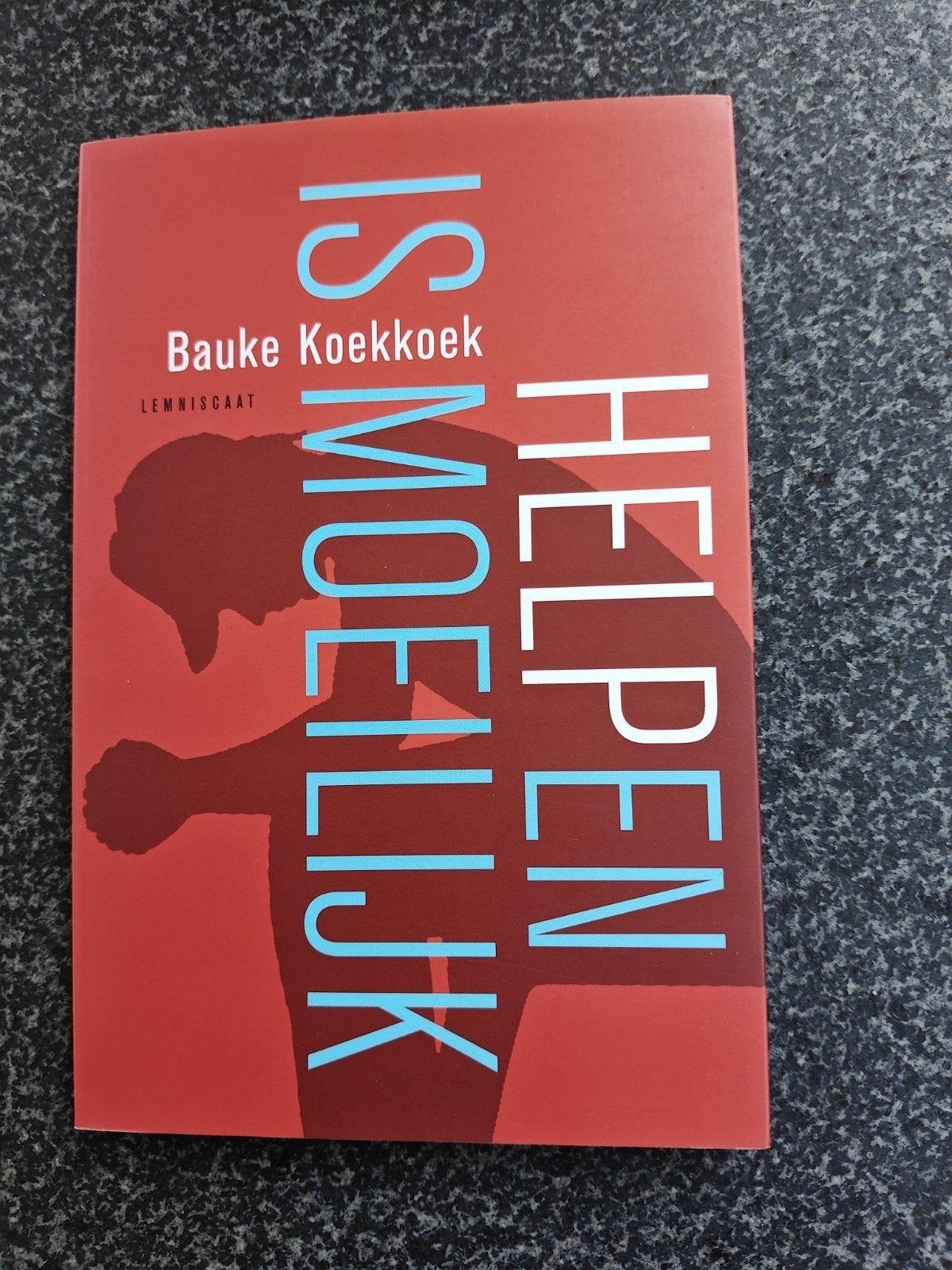 'Helpen is Moeilijk' - Bauke Koekko, Ophalen of Verzenden, Zo goed als nieuw, HBO, Bauke Koekkoek