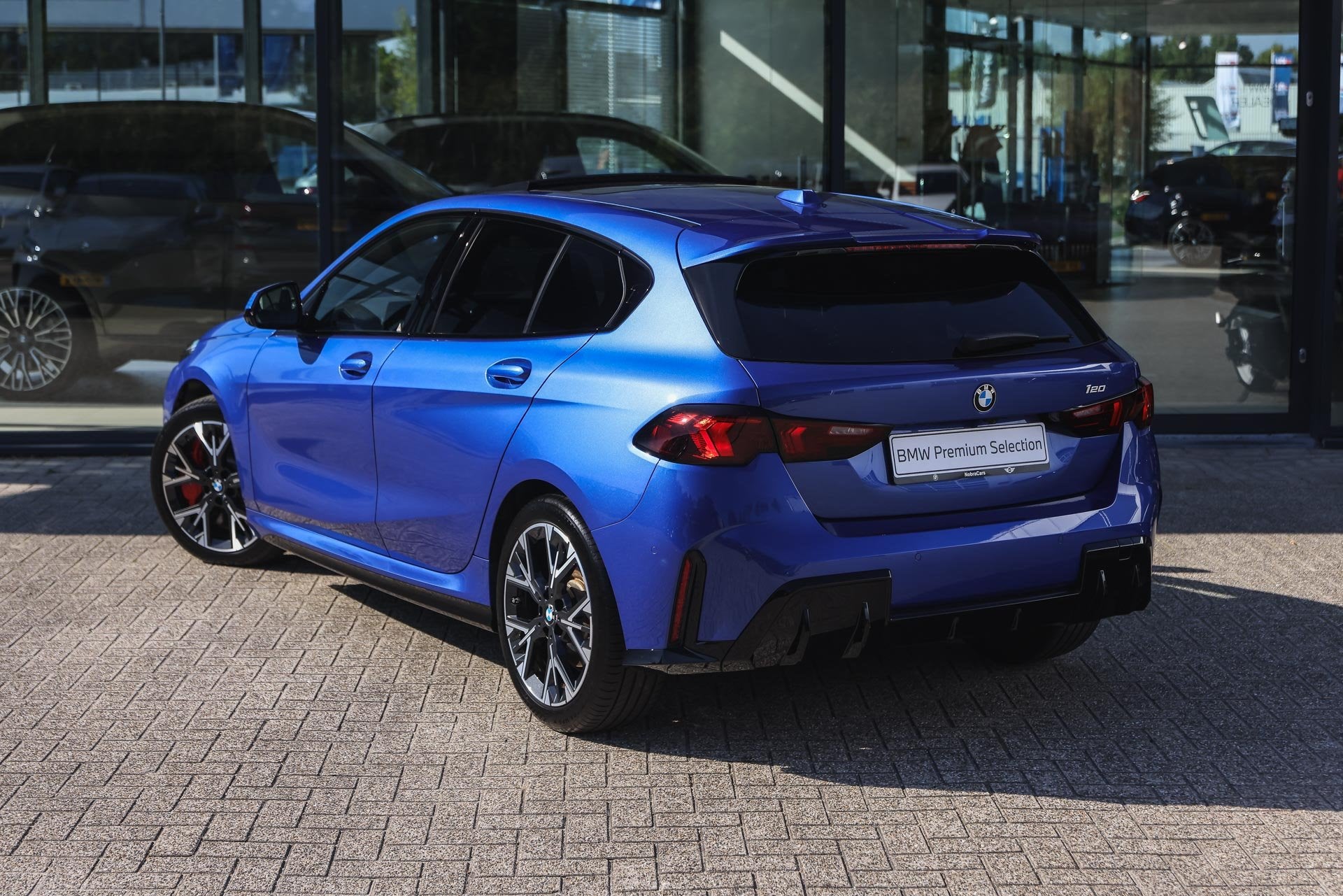 BMW 1 Serie 120 M Sport Automaat / Panoramadak / Sportstoele, Auto's, Dealer onderhouden, Gebruikt, 156 pk, Met garantie (alle)