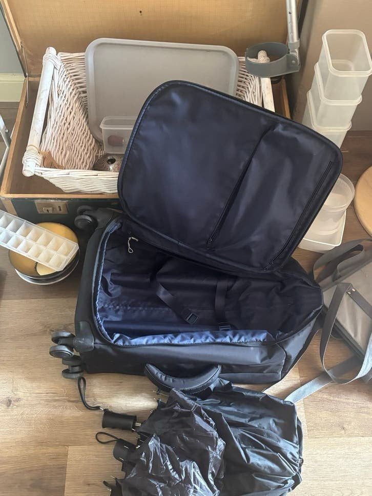 Zwarte valies en diverse andere items, Ophalen, 40 tot 60 cm, Gebruikt, 20 tot 30 cm