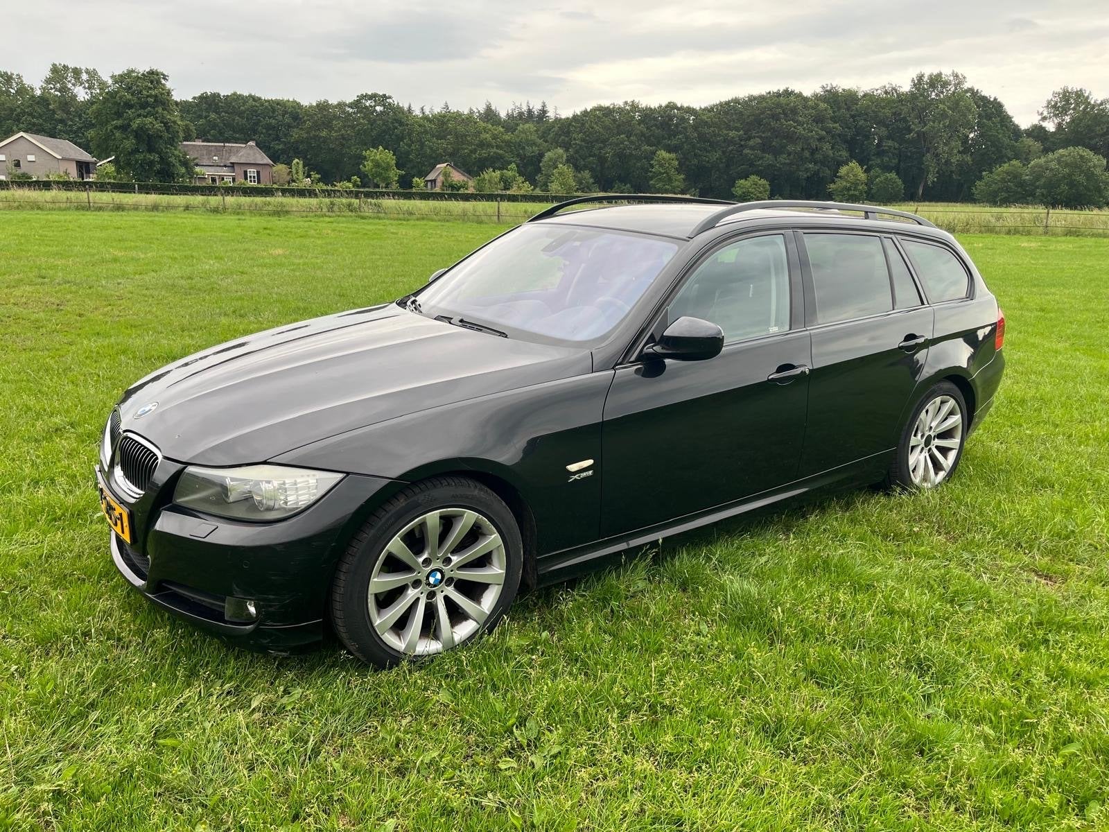 BMW 3-Serie 3.0 I 325 Xdrive Touring AUT 2009 Zwart, Auto's, Stationwagon, Vierwielaandrijving, Particulier, 93 €/maand