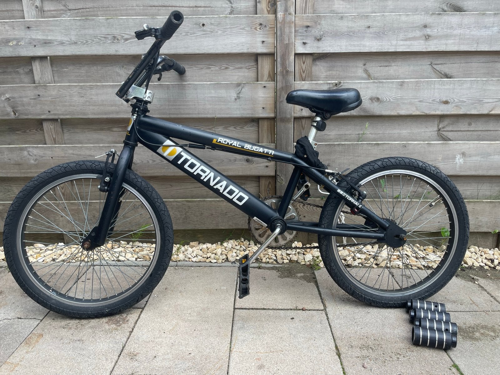 BMX 20 inch Royal Bugatti Tornado met 4x pegs, Fietsen en Brommers, Fietsen | Crossfietsen en BMX, Ophalen, Staal, Velgrem, Voetsteunen