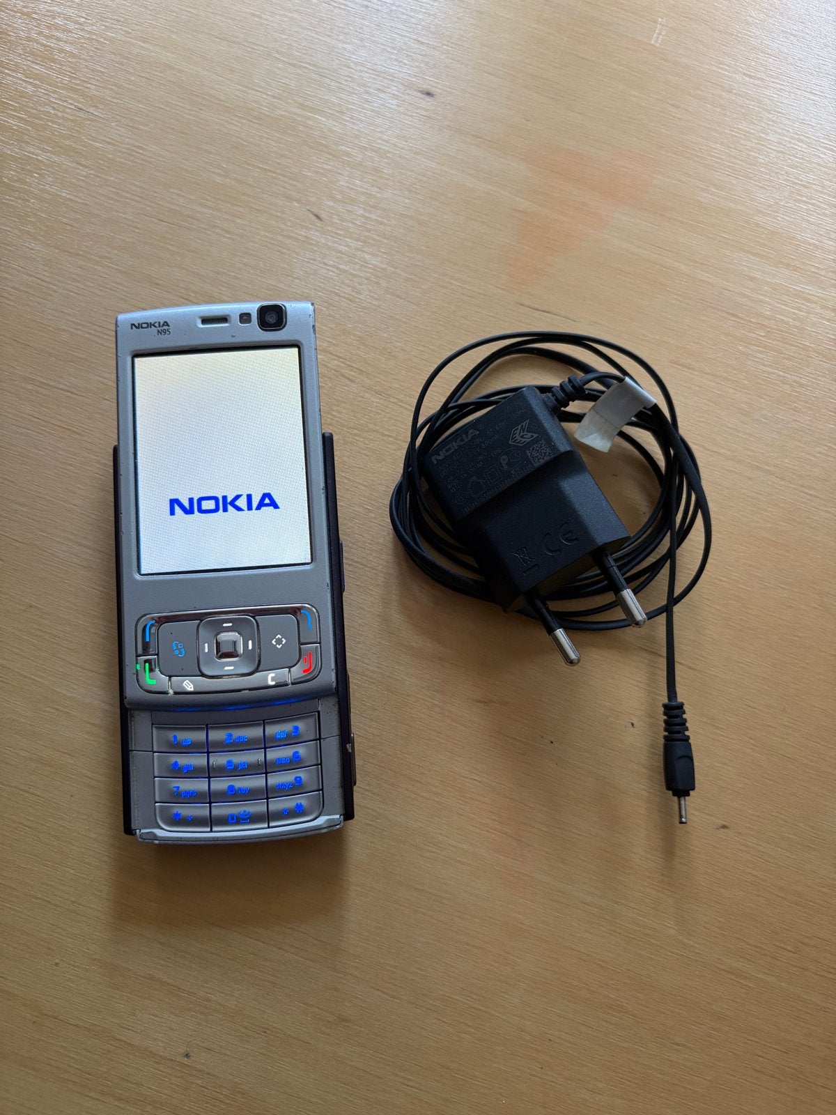 Nokia N95 met originele lader, Telecommunicatie, Mobiele telefoons | Nokia, Ophalen, Gebruikt, Schuifmodel, Fysiek toetsenbord