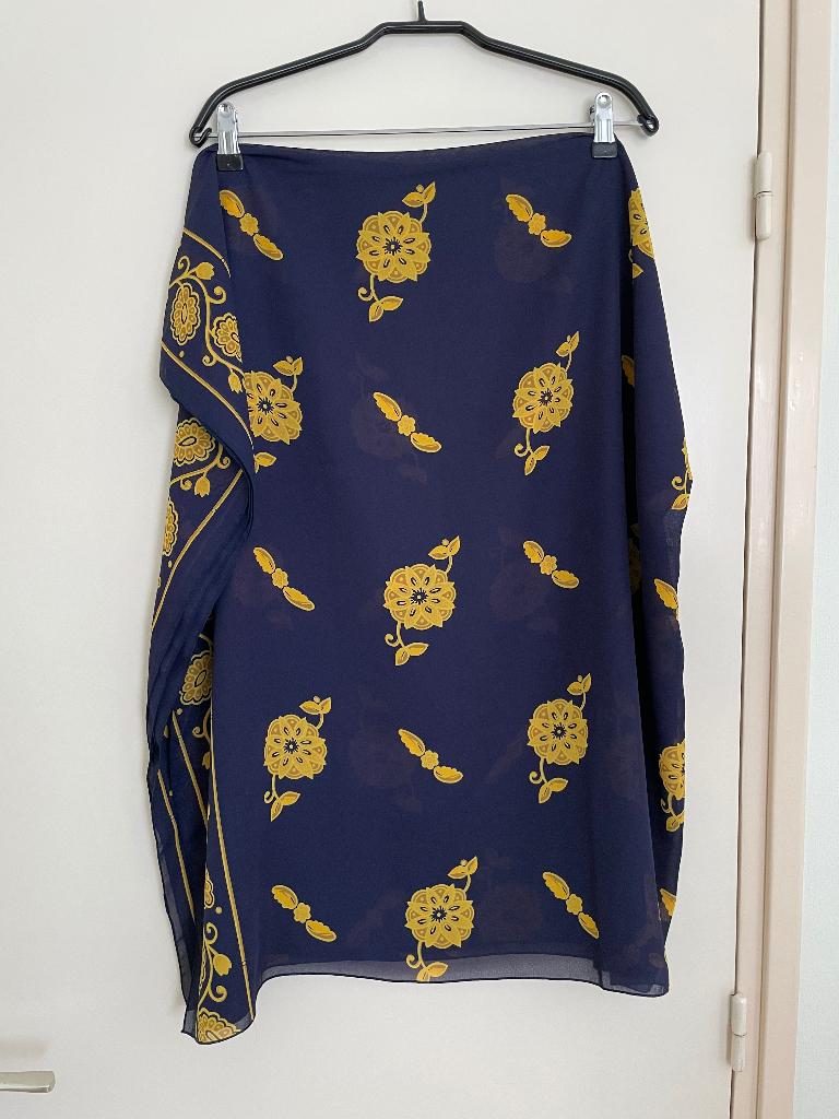Sjaal Kleur Blauw met Geel., Kleding | Dames, Mutsen, Sjaals en Handschoenen, Maat 46/48 (XL) of groter, Ophalen of Verzenden