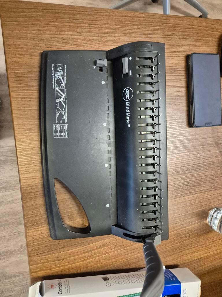 Inbindapparaat met twee verpakkingen ring plastic combs, Ophalen