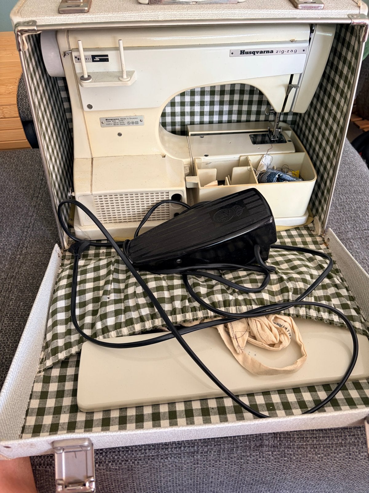 Husqvarna Zig-Zag Naaimachine in Koffer, Ophalen of Verzenden, Gebruikt, Overige typen