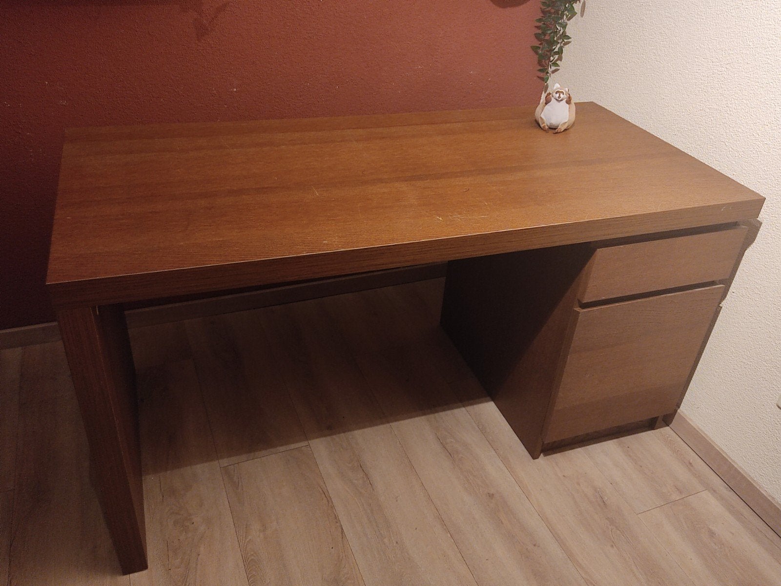 Malm bureau walnoot, Ophalen, Gebruikt, 65 cm, Spaanplaat of MDF
