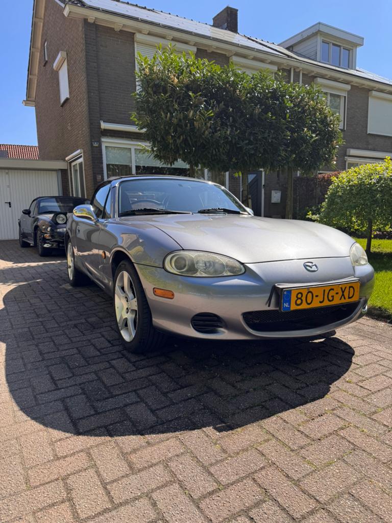 Mazda MX-5 1.6 I 2002 Grijs, Voorwielaandrijving, 40 €/maand, 4 cilinders, Cabriolet