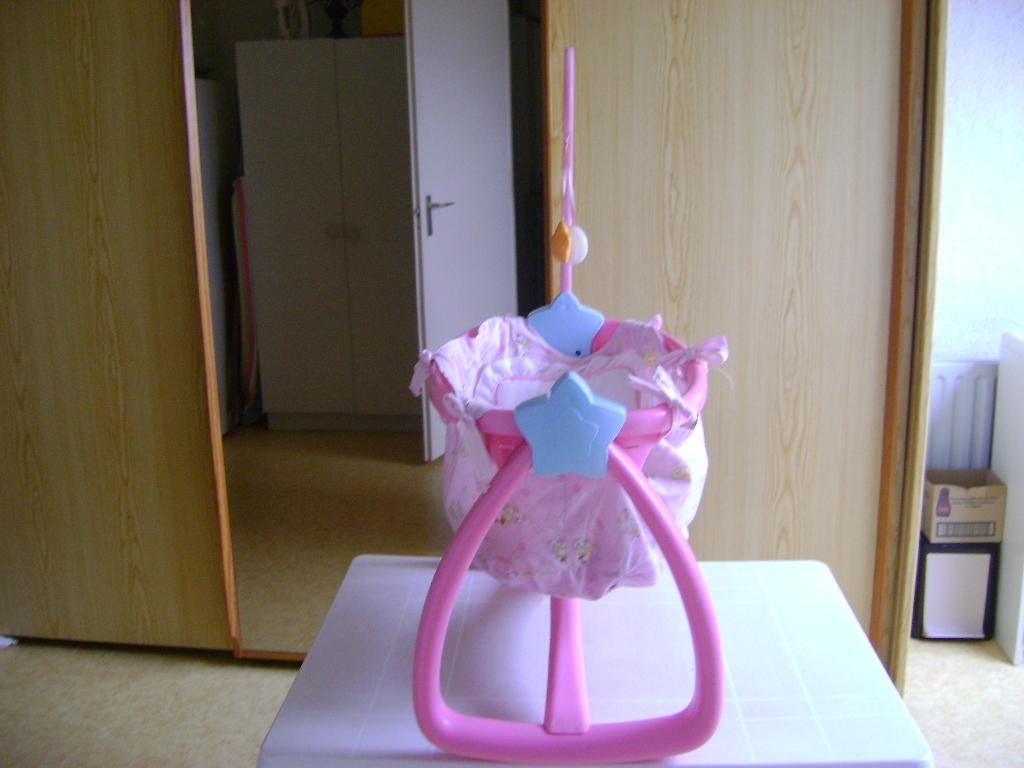 roze poppenschommelwieg met boog 74h zonder44h matras kussen, Ophalen, Zo goed als nieuw, Overige typen