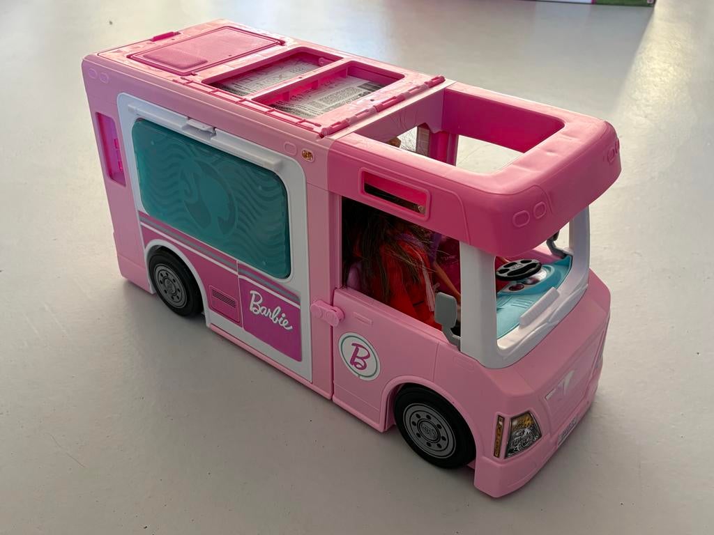 Barbie Camper met accessoires inclusief 2 Barbies, Ophalen of Verzenden, Zo goed als nieuw