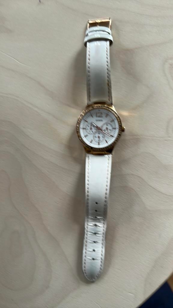 Prachtig Guess horloge met nr water resistant, Ophalen of Verzenden, Zo goed als nieuw, Staal, Guess