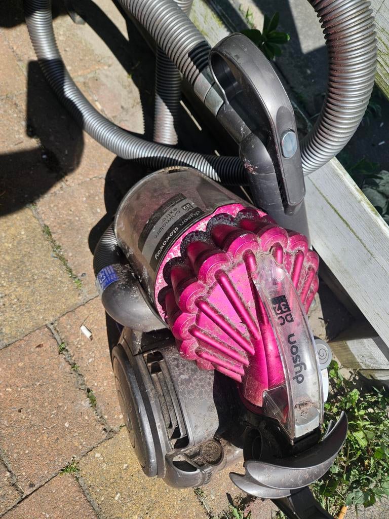 Dyson DC27 stofzuiger voor onderdelen (stekker afgeknipt), Witgoed en Apparatuur, Stofzuigers, Ophalen