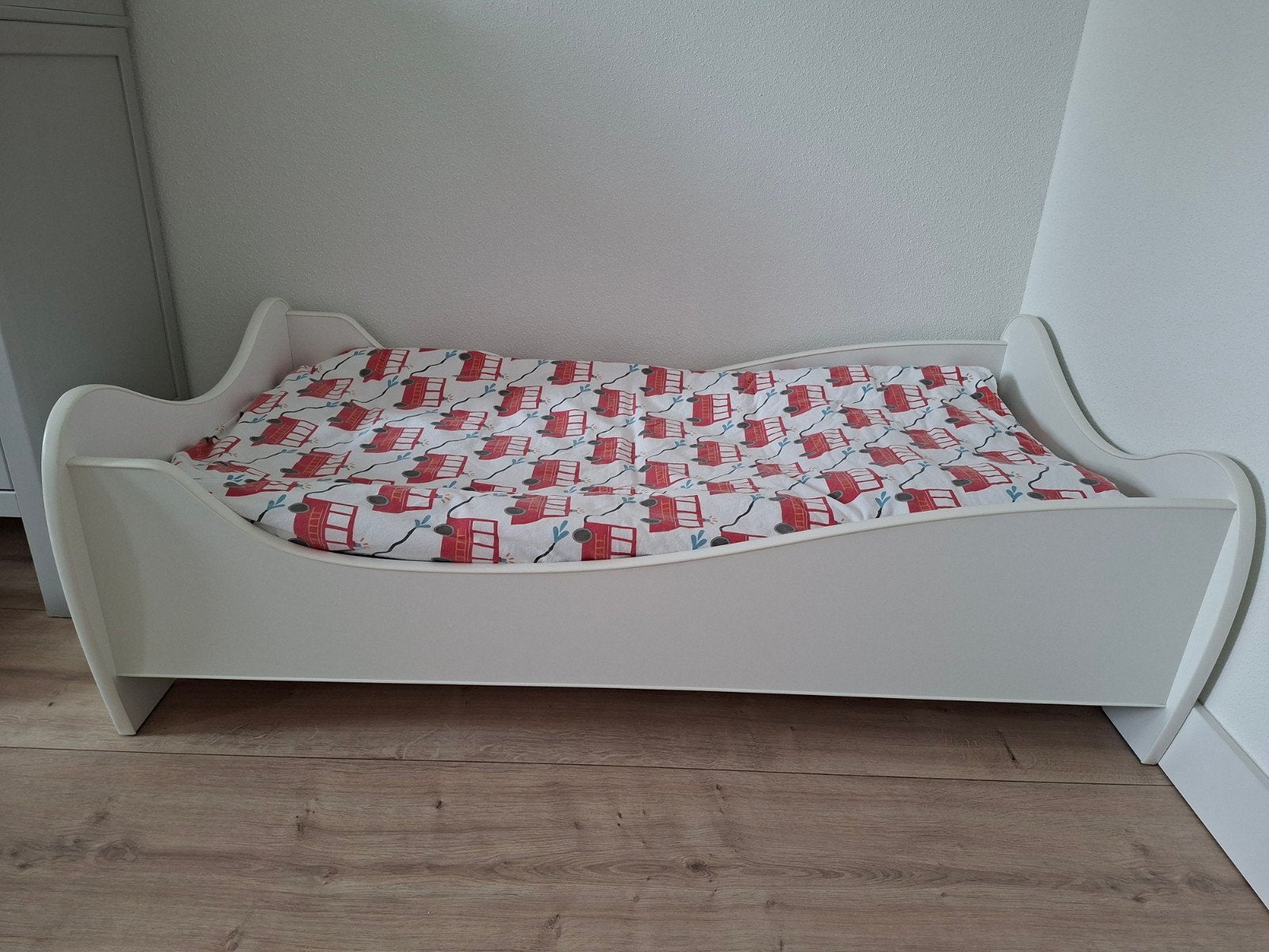 Peuterbed 140x70 incl matras, dekbed en beddengoed, Ophalen, Zo goed als nieuw, 140 tot 160 cm, 70 tot 85 cm