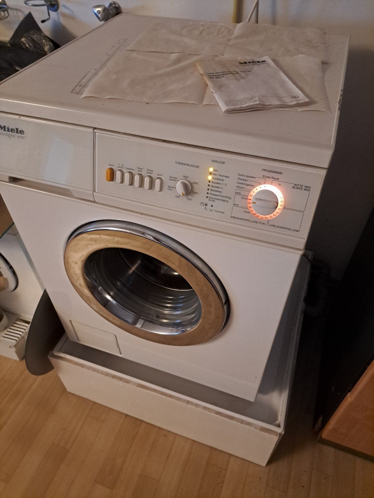 Miele Novotronic W 907 Wasmachine - Betrouwbaar en Robuust, Ophalen, 6 tot 8 kg, Gebruikt, Overige typen