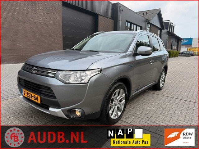 Mitsubishi Outlander 2.0 PHEV Business Edition X-Line| CAMER, Auto's, Mitsubishi, Zwart, 4 cilinders, Start-stop-systeem, Leder en Stof