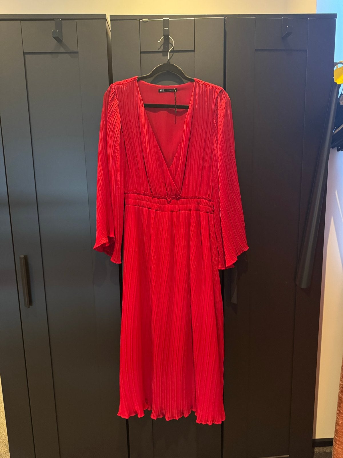 Zara rode geplooide midi jurk maat M, Maat 38/40 (M), Nieuw, Ophalen of Verzenden, Rood