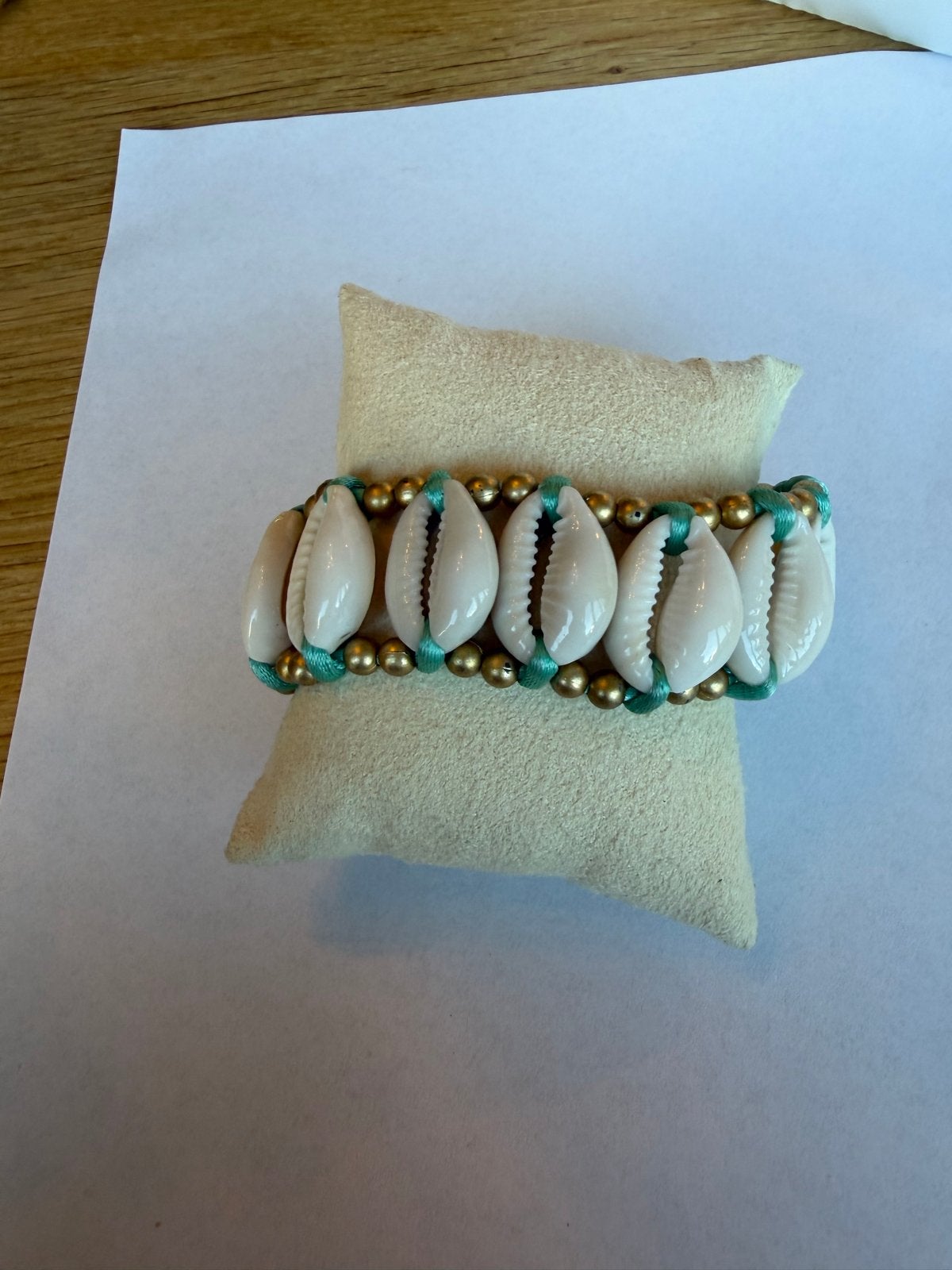 Schelpen armband met gouden kralen en turquoise koord, Overige materialen, Overige kleuren, Nieuw, Ophalen of Verzenden