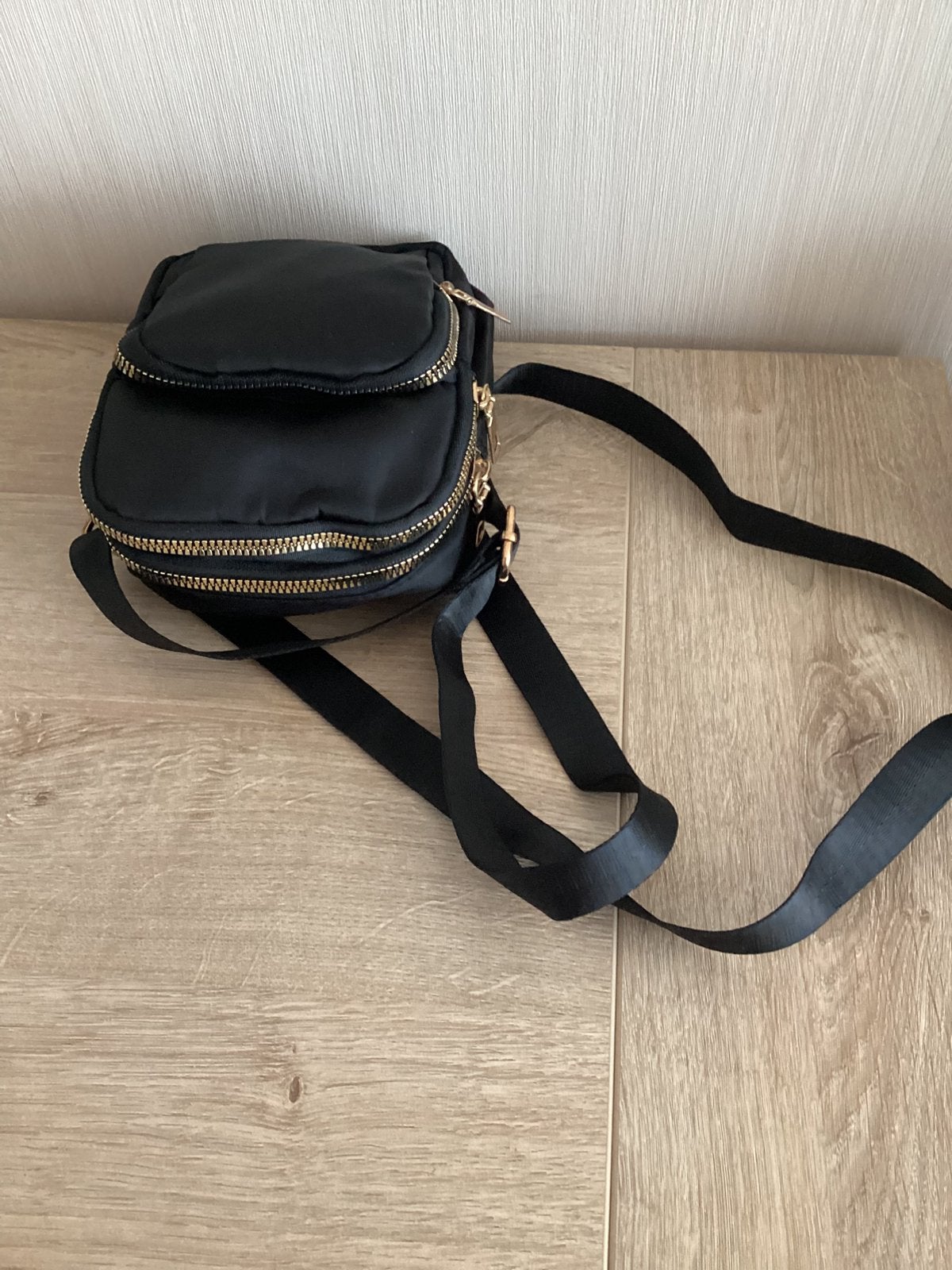 Helemaal nieuw Schouders tas met 3 vakken en goede ritsen, Ophalen of Verzenden, Nieuw, Zwart, Overige merken