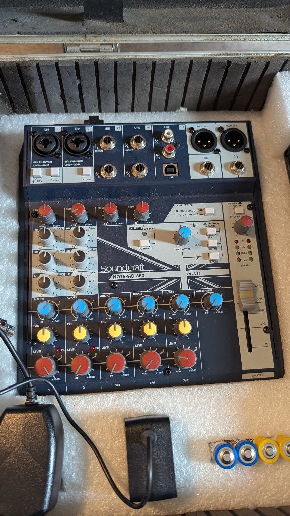 Soundcraft mengpaneel met draadloze microfoons in koffer, Ophalen of Verzenden, Zo goed als nieuw, 10 tot 20 kanalen, Microfooningang