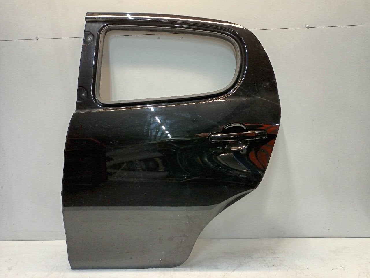 Portier links achter Peugeot 108, Auto-onderdelen, Onderdelen@venauto.nl, Van der Ven Autorecycling B.V., Gebruikt, Ettenseweg 76, 4706 PB Roosendaal, The Netherlands