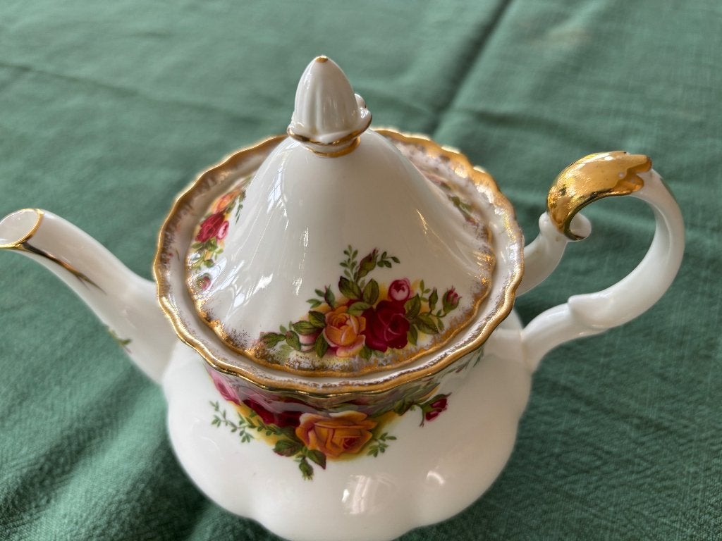 Theepotje van het Engelse merk: Royal Albert, Ophalen of Verzenden, Zo goed als nieuw, Porselein, Overige typen