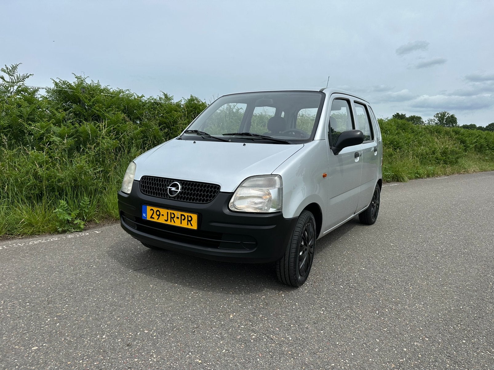Opel Agila 1.0 I 12V 2002 Grijs, Auto's, Voorwielaandrijving, Stof, 31 €/maand, 4 cilinders