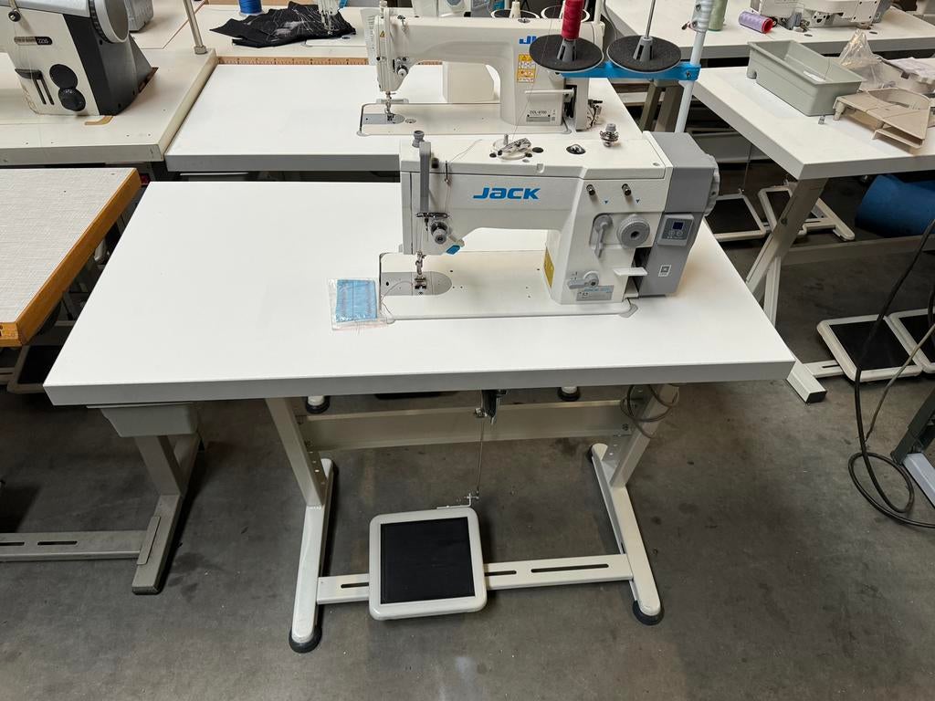 Industriele naaimachine jack u20 zigzag + rechtstik nieuw, Hobby en Vrije tijd, Naaimachines en Toebehoren, Overige merken, Nieuw