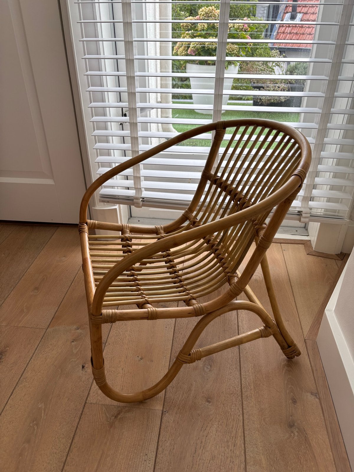 Vintage rotan kinderstoel - perfect voor binnen of buiten, Ophalen, Overige kleuren, Riet of Rotan, Zo goed als nieuw