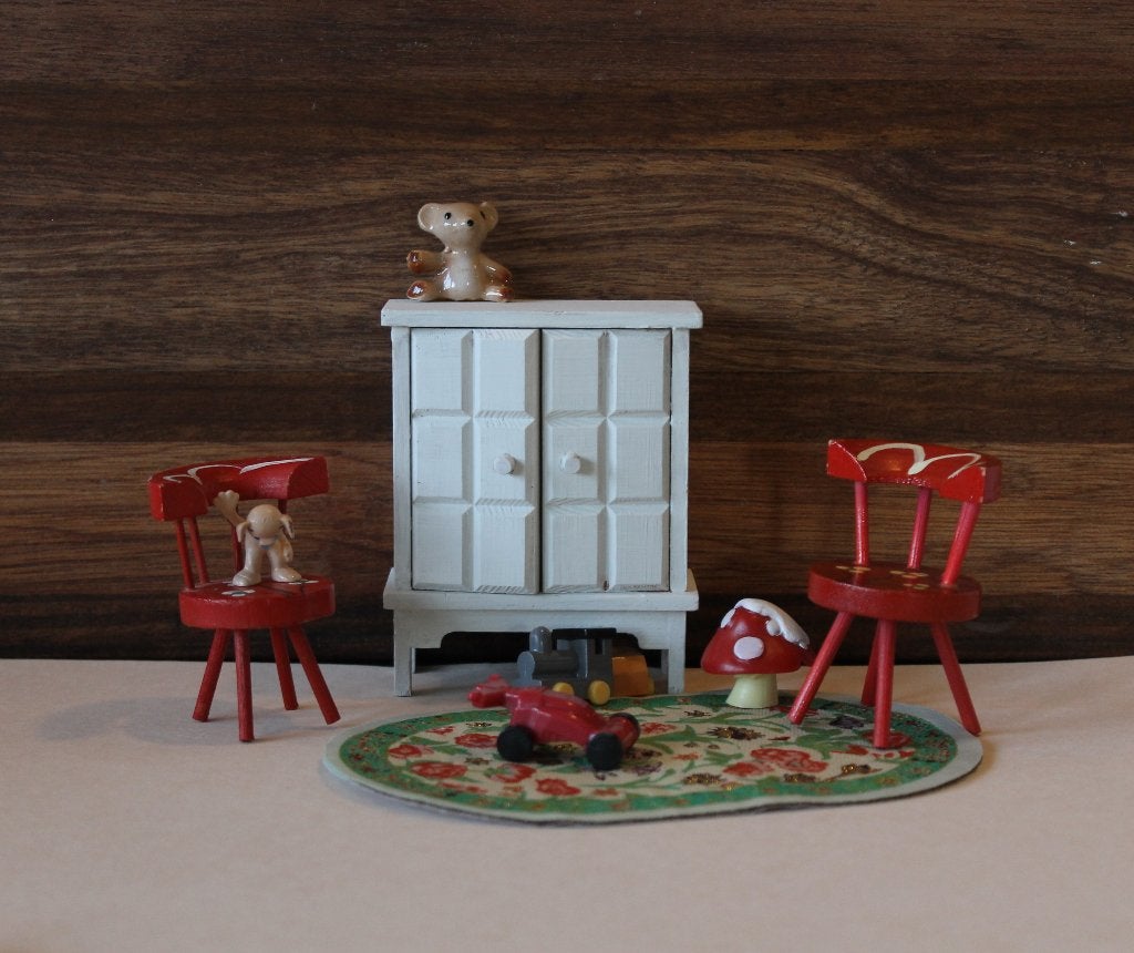 Kast met stoeltjes 1:12, Ophalen of Verzenden, Gebruikt, Poppenhuis