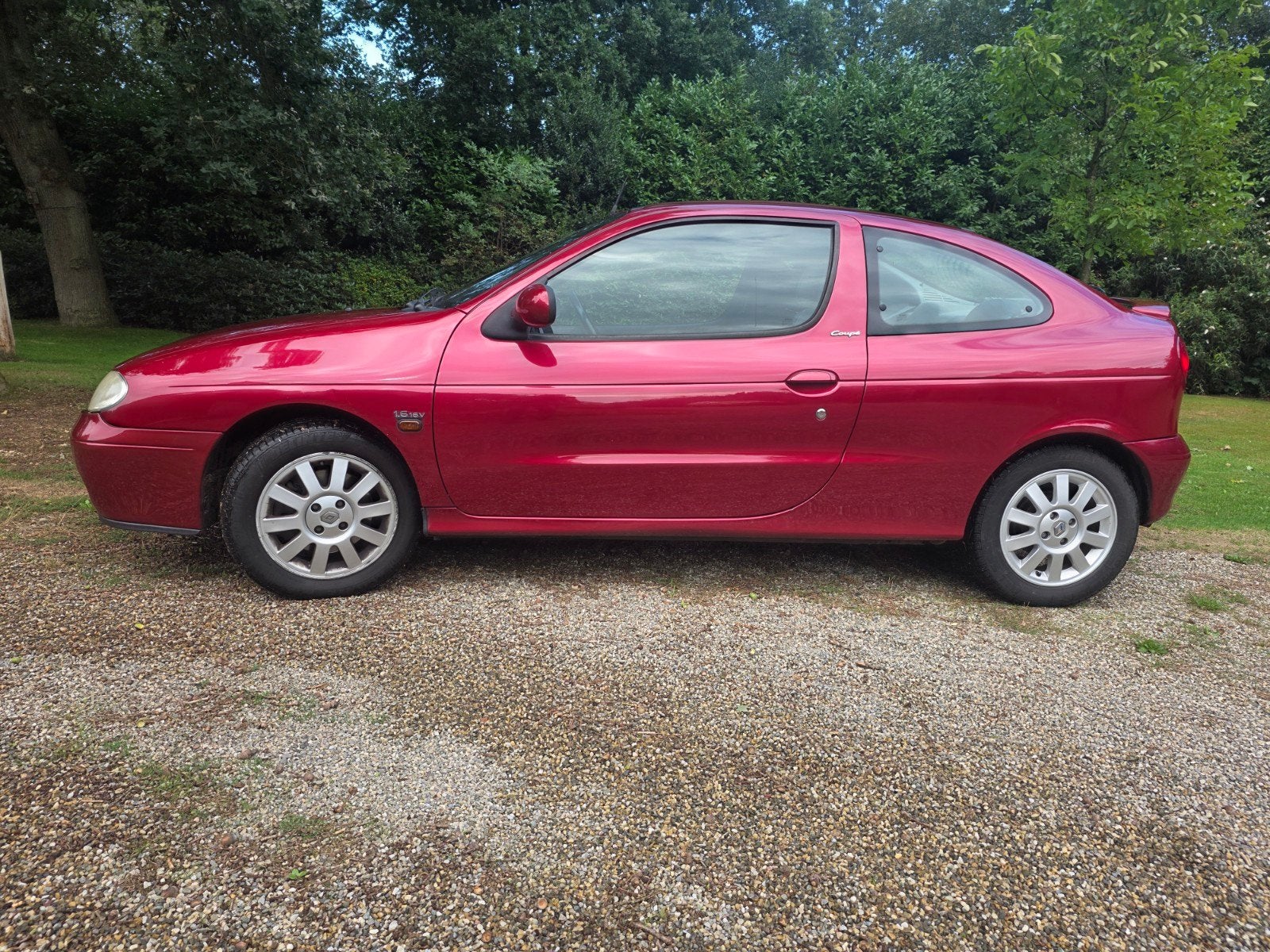 Renault Mégane 1.6 16V Coupe AUT 104 PK 2002 Rood, Metallic lak, 1250 kg, 4 stoelen, Leder en Stof