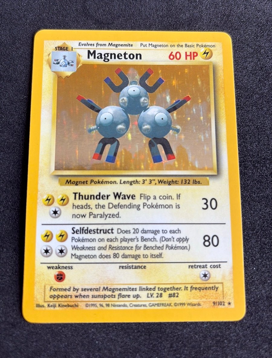 Magneton Base Set Unlimited Holo, Hobby en Vrije tijd, Verzamelkaartspellen | Pokémon, Ophalen of Verzenden, Zo goed als nieuw